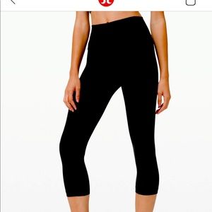 Lululemon Wunder Under 21” Crop